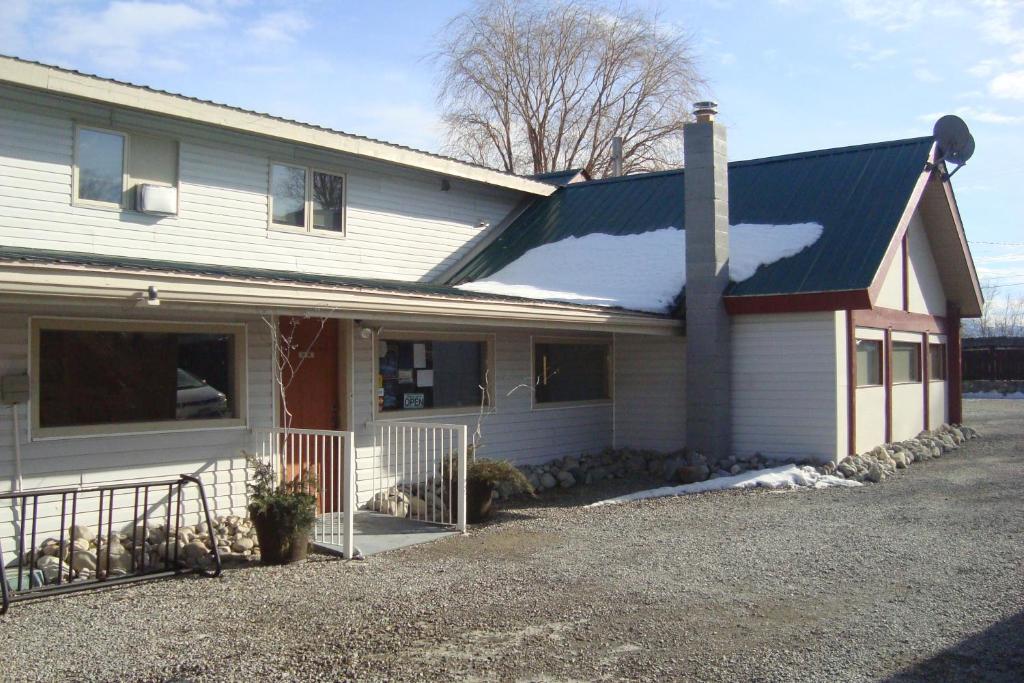 Ypc Fitness & Accomodations Invermere Exterior foto