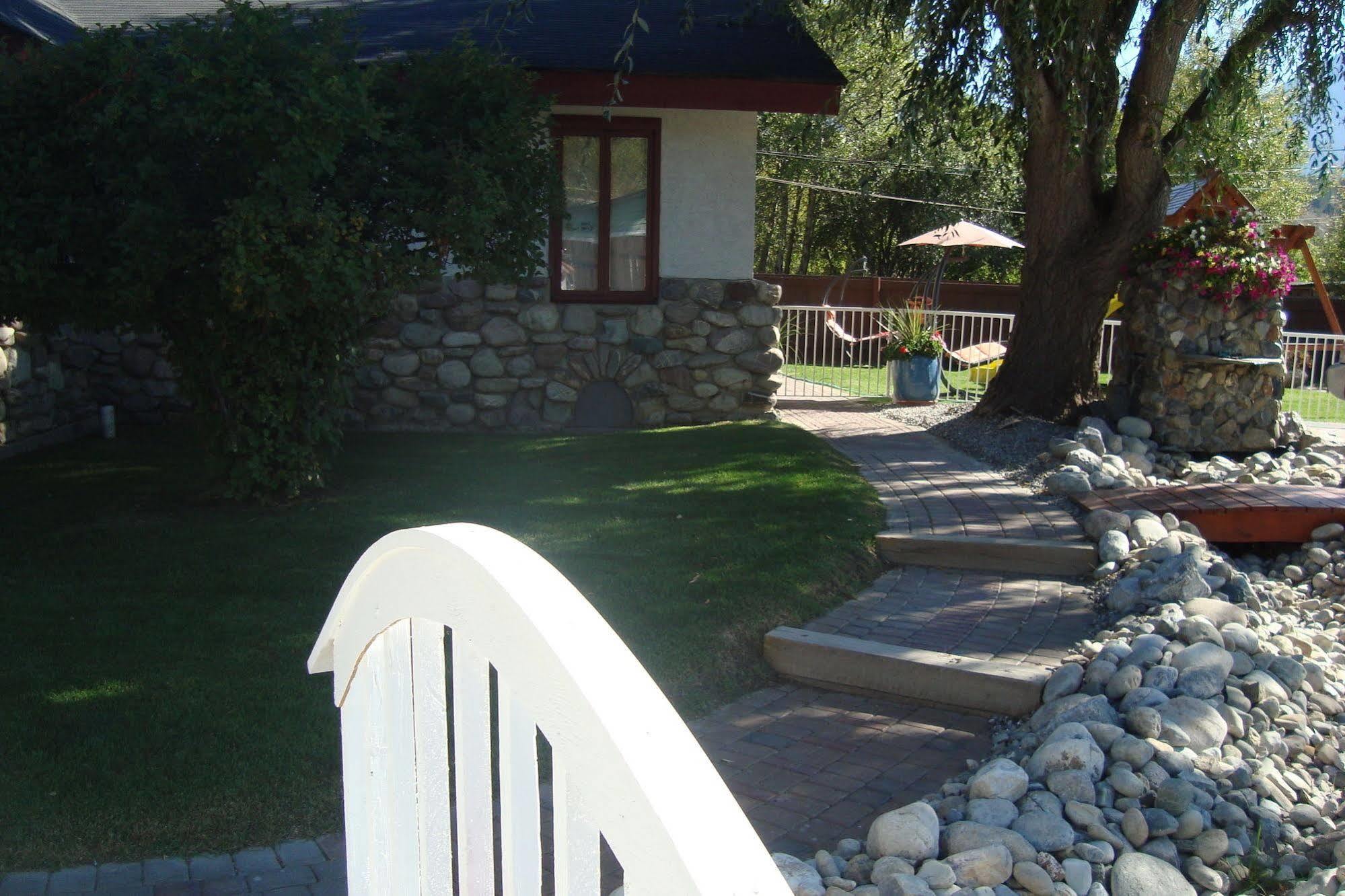 Ypc Fitness & Accomodations Invermere Exterior foto